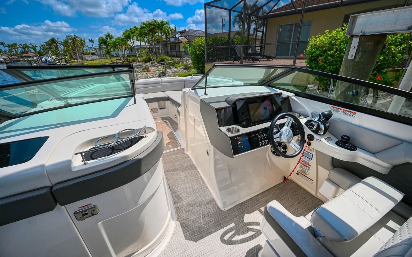 SEA RAY SDX 290 FOR RENT BY SPEED DOCK BOAT RENTAL